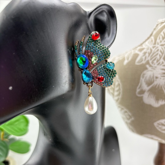 Colorful Butterfly Crystal Earring with Pearl Drop โจ - Picture 5 of 10